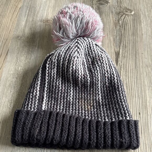 Under Armour Black And Pink Beanie Winter Hat Youth Large - Picture 4 of 6